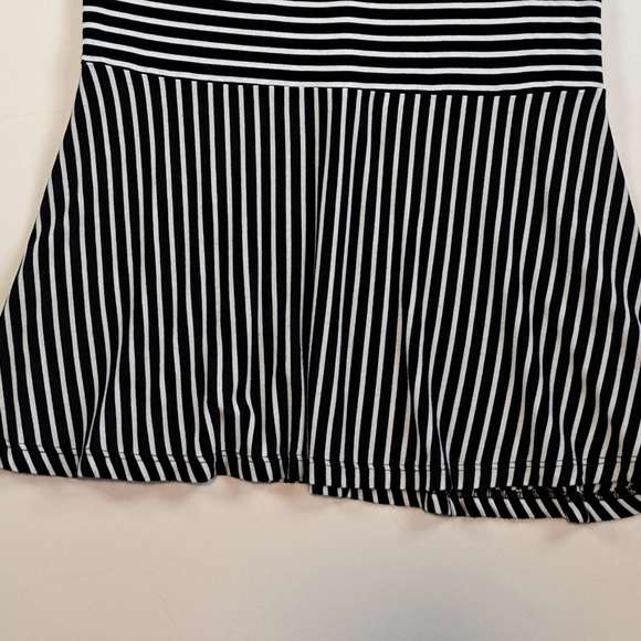Cable & Gauge Black & White Striped Peplum Top Medium Women's Stretch V Neck - Picture 5 of 12